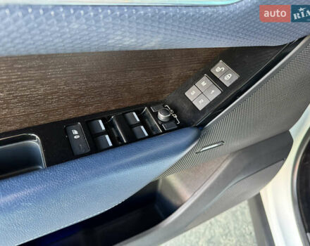 Белый Ленд Ровер Рендж Ровер Велар, объемом двигателя 2 л и пробегом 91 тыс. км за 34999 $, фото 31 на Automoto.ua