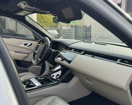 Белый Ленд Ровер Рендж Ровер Велар, объемом двигателя 2 л и пробегом 115 тыс. км за 31900 $, фото 13 на Automoto.ua