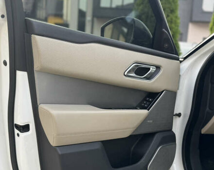 Белый Ленд Ровер Рендж Ровер Велар, объемом двигателя 2 л и пробегом 115 тыс. км за 31900 $, фото 18 на Automoto.ua