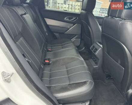 Білий Ленд Ровер Рендж Ровер Велар, об'ємом двигуна 2 л та пробігом 150 тис. км за 29900 $, фото 32 на Automoto.ua