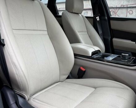 Білий Ленд Ровер Рендж Ровер Велар, об'ємом двигуна 2 л та пробігом 65 тис. км за 37500 $, фото 16 на Automoto.ua