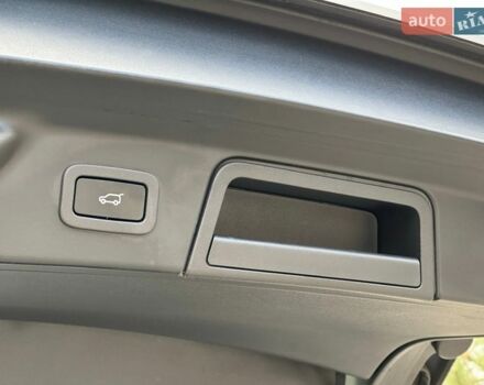 Білий Ленд Ровер Рендж Ровер Велар, об'ємом двигуна 2 л та пробігом 131 тис. км за 32000 $, фото 32 на Automoto.ua