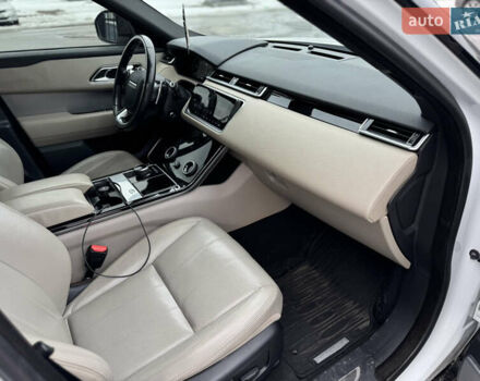 Білий Ленд Ровер Рендж Ровер Велар, об'ємом двигуна 2 л та пробігом 124 тис. км за 30499 $, фото 21 на Automoto.ua