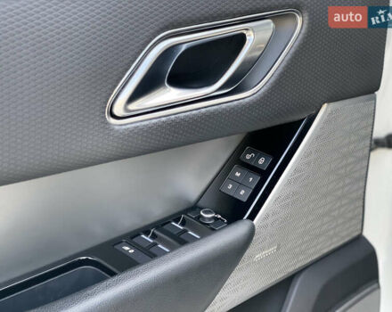 Білий Ленд Ровер Рендж Ровер Велар, об'ємом двигуна 2 л та пробігом 209 тис. км за 31999 $, фото 34 на Automoto.ua