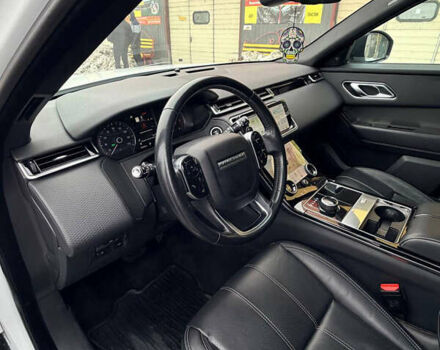 Білий Ленд Ровер Рендж Ровер Велар, об'ємом двигуна 2 л та пробігом 181 тис. км за 28500 $, фото 27 на Automoto.ua