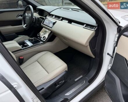 Білий Ленд Ровер Рендж Ровер Велар, об'ємом двигуна 2 л та пробігом 65 тис. км за 37500 $, фото 14 на Automoto.ua