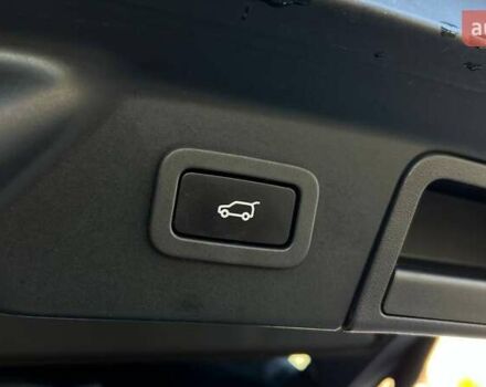 Білий Ленд Ровер Рендж Ровер Велар, об'ємом двигуна 3 л та пробігом 76 тис. км за 35999 $, фото 41 на Automoto.ua