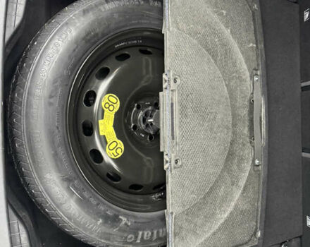 Білий Ленд Ровер Рендж Ровер Велар, об'ємом двигуна 2 л та пробігом 150 тис. км за 29900 $, фото 43 на Automoto.ua