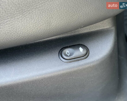 Білий Ленд Ровер Рендж Ровер Велар, об'ємом двигуна 2 л та пробігом 209 тис. км за 31999 $, фото 65 на Automoto.ua