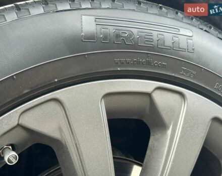 Білий Ленд Ровер Рендж Ровер Велар, об'ємом двигуна 2 л та пробігом 131 тис. км за 32000 $, фото 29 на Automoto.ua