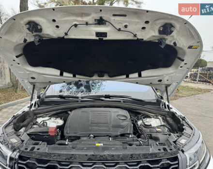 Білий Ленд Ровер Рендж Ровер Велар, об'ємом двигуна 2 л та пробігом 150 тис. км за 29900 $, фото 45 на Automoto.ua