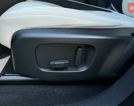 Білий Ленд Ровер Рендж Ровер Велар, об'ємом двигуна 3 л та пробігом 76 тис. км за 35999 $, фото 28 на Automoto.ua