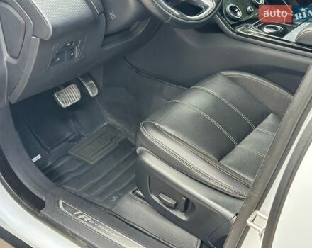 Білий Ленд Ровер Рендж Ровер Велар, об'ємом двигуна 2 л та пробігом 131 тис. км за 32000 $, фото 38 на Automoto.ua