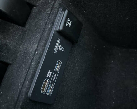 Білий Ленд Ровер Рендж Ровер Велар, об'ємом двигуна 2 л та пробігом 150 тис. км за 29900 $, фото 35 на Automoto.ua