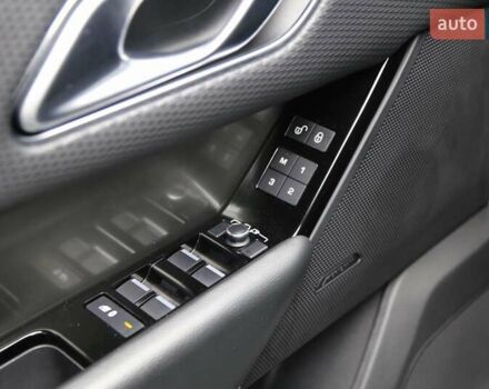 Білий Ленд Ровер Рендж Ровер Велар, об'ємом двигуна 2 л та пробігом 138 тис. км за 41900 $, фото 29 на Automoto.ua