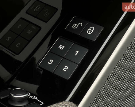 Белый Ленд Ровер Рендж Ровер Велар, объемом двигателя 3 л и пробегом 60 тыс. км за 33900 $, фото 21 на Automoto.ua