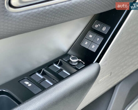 Білий Ленд Ровер Рендж Ровер Велар, об'ємом двигуна 2 л та пробігом 209 тис. км за 31999 $, фото 35 на Automoto.ua