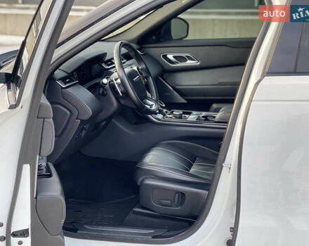 Білий Ленд Ровер Рендж Ровер Велар, об'ємом двигуна 2 л та пробігом 209 тис. км за 31999 $, фото 51 на Automoto.ua