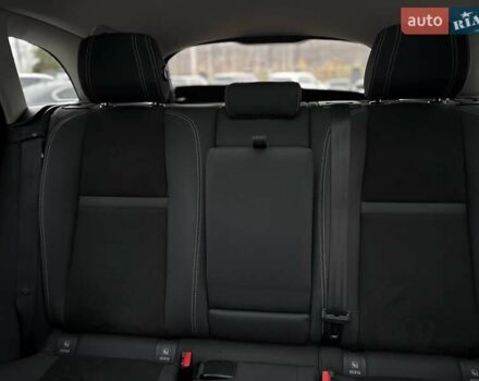 Белый Ленд Ровер Рендж Ровер Велар, объемом двигателя 2 л и пробегом 127 тыс. км за 27900 $, фото 27 на Automoto.ua