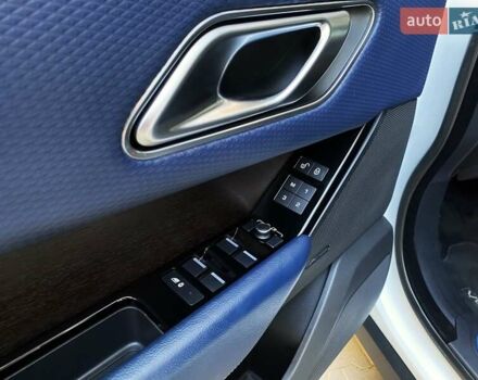 Белый Ленд Ровер Рендж Ровер Велар, объемом двигателя 2 л и пробегом 91 тыс. км за 34999 $, фото 30 на Automoto.ua