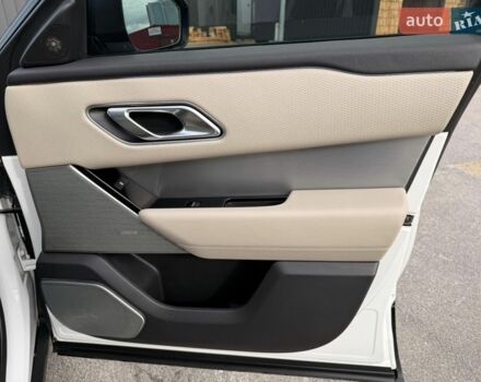 Белый Ленд Ровер Рендж Ровер Велар, объемом двигателя 2 л и пробегом 124 тыс. км за 28500 $, фото 15 на Automoto.ua