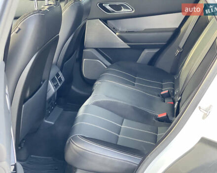 Білий Ленд Ровер Рендж Ровер Велар, об'ємом двигуна 2 л та пробігом 209 тис. км за 31999 $, фото 59 на Automoto.ua