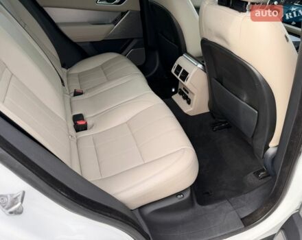 Белый Ленд Ровер Рендж Ровер Велар, объемом двигателя 2 л и пробегом 124 тыс. км за 28500 $, фото 17 на Automoto.ua