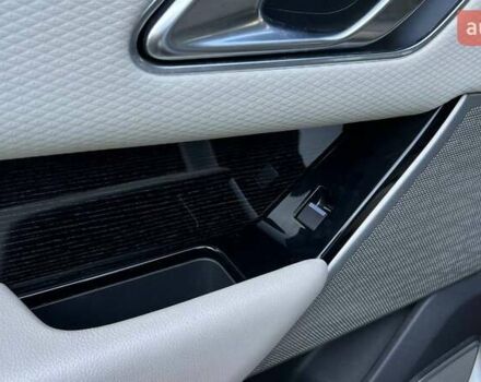 Білий Ленд Ровер Рендж Ровер Велар, об'ємом двигуна 3 л та пробігом 76 тис. км за 35999 $, фото 31 на Automoto.ua