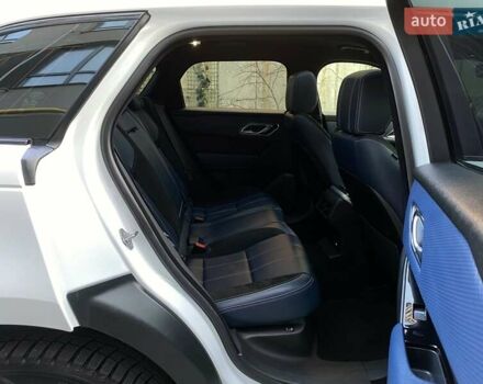 Белый Ленд Ровер Рендж Ровер Велар, объемом двигателя 2 л и пробегом 91 тыс. км за 34999 $, фото 69 на Automoto.ua