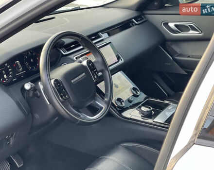 Білий Ленд Ровер Рендж Ровер Велар, об'ємом двигуна 2 л та пробігом 209 тис. км за 31999 $, фото 53 на Automoto.ua