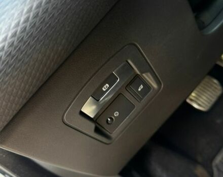 Білий Ленд Ровер Рендж Ровер Велар, об'ємом двигуна 2 л та пробігом 132 тис. км за 33000 $, фото 26 на Automoto.ua