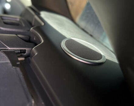 Білий Ленд Ровер Рендж Ровер Велар, об'ємом двигуна 2 л та пробігом 150 тис. км за 29900 $, фото 33 на Automoto.ua