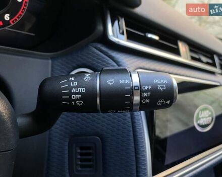 Белый Ленд Ровер Рендж Ровер Велар, объемом двигателя 2 л и пробегом 91 тыс. км за 34999 $, фото 41 на Automoto.ua