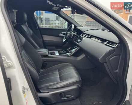 Білий Ленд Ровер Рендж Ровер Велар, об'ємом двигуна 2 л та пробігом 150 тис. км за 29900 $, фото 26 на Automoto.ua