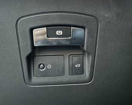 Білий Ленд Ровер Рендж Ровер Велар, об'ємом двигуна 2 л та пробігом 150 тис. км за 29900 $, фото 15 на Automoto.ua