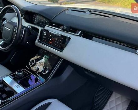 Білий Ленд Ровер Рендж Ровер Велар, об'ємом двигуна 3 л та пробігом 76 тис. км за 35999 $, фото 46 на Automoto.ua