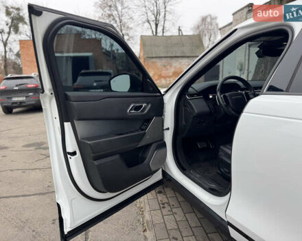 Білий Ленд Ровер Рендж Ровер Велар, об'ємом двигуна 2 л та пробігом 150 тис. км за 29900 $, фото 22 на Automoto.ua