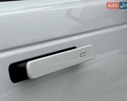 Белый Ленд Ровер Рендж Ровер Велар, объемом двигателя 2 л и пробегом 127 тыс. км за 27900 $, фото 9 на Automoto.ua