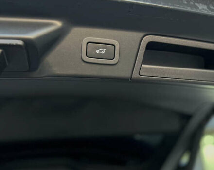 Білий Ленд Ровер Рендж Ровер Велар, об'ємом двигуна 2 л та пробігом 150 тис. км за 29900 $, фото 31 на Automoto.ua