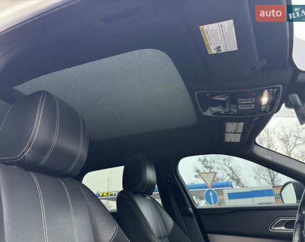 Білий Ленд Ровер Рендж Ровер Велар, об'ємом двигуна 2 л та пробігом 150 тис. км за 29900 $, фото 30 на Automoto.ua