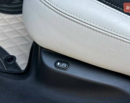 Білий Ленд Ровер Рендж Ровер Велар, об'ємом двигуна 3 л та пробігом 76 тис. км за 35999 $, фото 32 на Automoto.ua