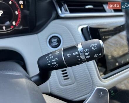 Белый Ленд Ровер Рендж Ровер Велар, объемом двигателя 2 л и пробегом 112 тыс. км за 31999 $, фото 16 на Automoto.ua