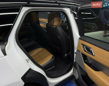 Белый Ленд Ровер Рендж Ровер Велар, объемом двигателя 3 л и пробегом 95 тыс. км за 43000 $, фото 9 на Automoto.ua