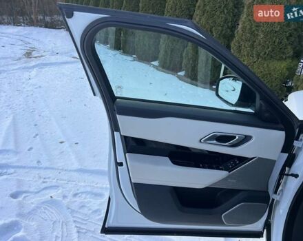 Белый Ленд Ровер Рендж Ровер Велар, объемом двигателя 2 л и пробегом 112 тыс. км за 31999 $, фото 30 на Automoto.ua