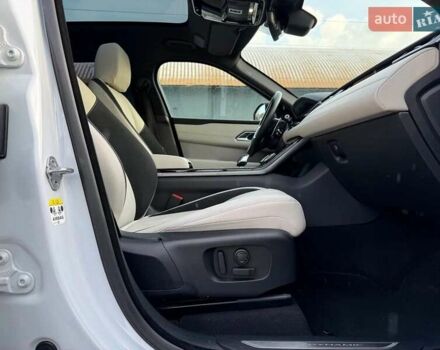 Белый Ленд Ровер Рендж Ровер Велар, объемом двигателя 3 л и пробегом 65 тыс. км за 29000 $, фото 11 на Automoto.ua