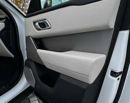 Белый Ленд Ровер Рендж Ровер Велар, объемом двигателя 2 л и пробегом 80 тыс. км за 35500 $, фото 39 на Automoto.ua