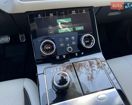 Белый Ленд Ровер Рендж Ровер Велар, объемом двигателя 2 л и пробегом 112 тыс. км за 31999 $, фото 21 на Automoto.ua