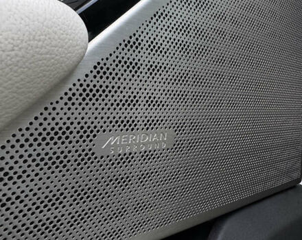 Белый Ленд Ровер Рендж Ровер Велар, объемом двигателя 2 л и пробегом 80 тыс. км за 35500 $, фото 49 на Automoto.ua