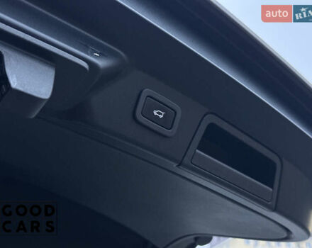 Белый Ленд Ровер Рендж Ровер Велар, объемом двигателя 2 л и пробегом 51 тыс. км за 42500 $, фото 16 на Automoto.ua