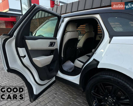 Белый Ленд Ровер Рендж Ровер Велар, объемом двигателя 2 л и пробегом 79 тыс. км за 43000 $, фото 24 на Automoto.ua